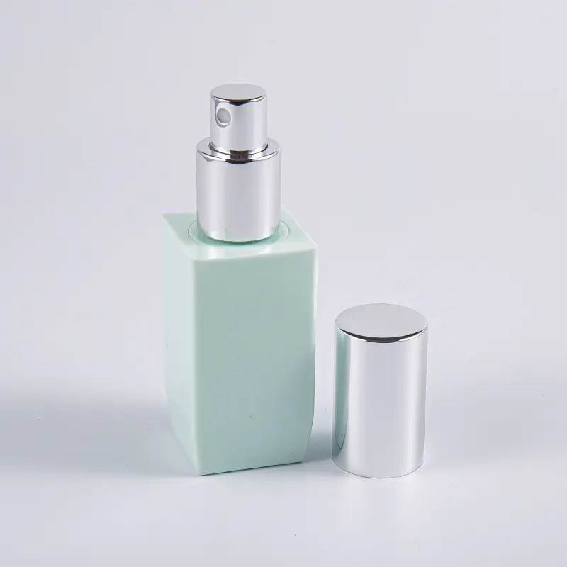 Multiple Color Option Square Figura 50ml PETG Crassitudo Wall Lotion Utrem Cum Aluminium Pump Cap 